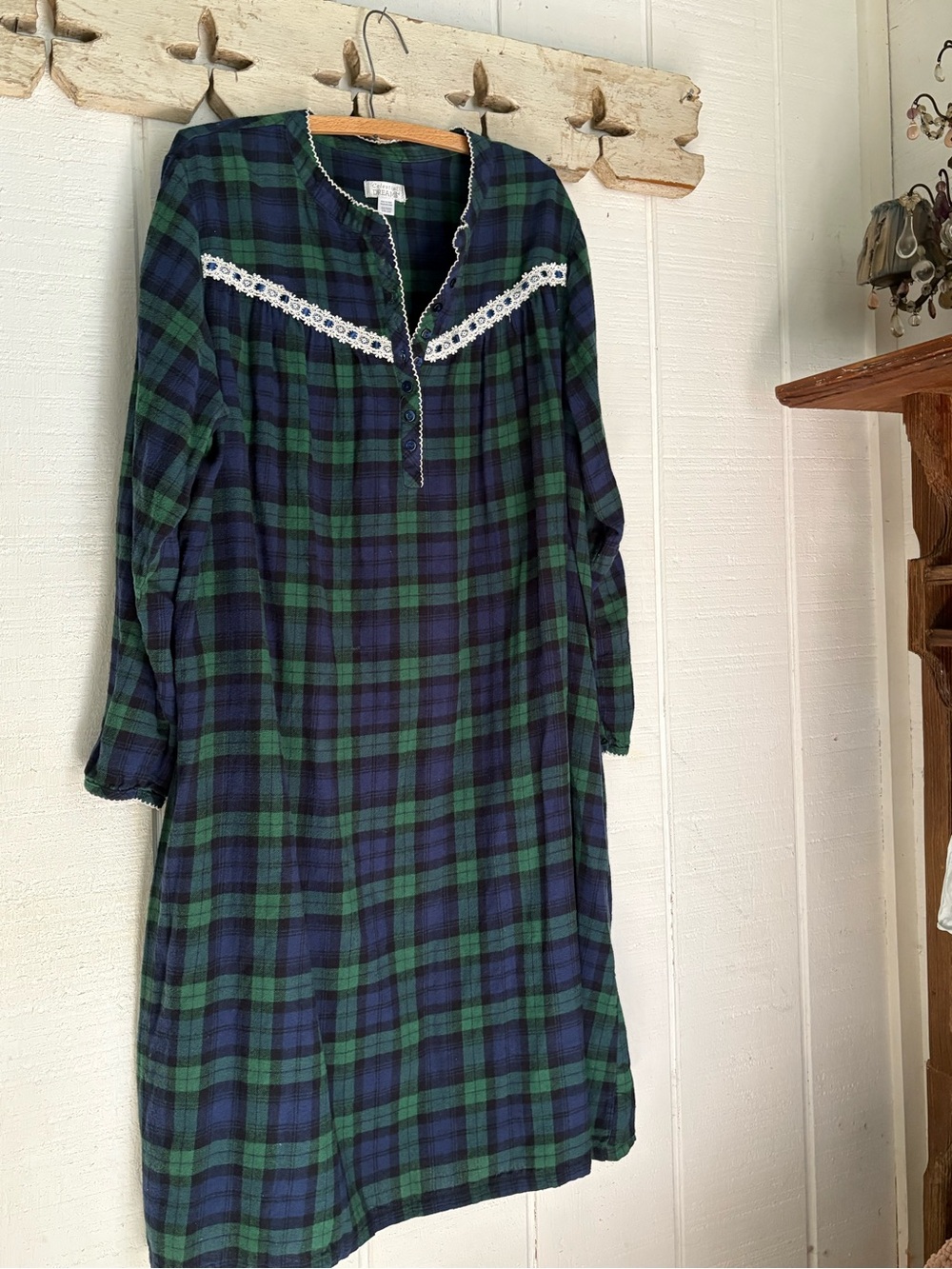 Plaid Long-Sleeve Nightdress with Lace Yoke - Green/Navy